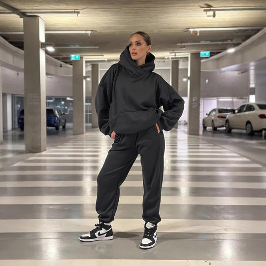 Damen gemütlicher Oversized Hoodie mit intuitivem Kordelzug und passender Jogginghose EB