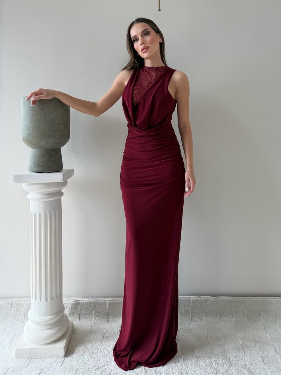 Damen Elegantes Maxikleid mit elegantem Neckholder-Design und raffinierter Spitzenlage EB