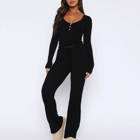 Damen geripptes Lounge-Set mit Henley-Knopfleiste, kurzem V-Shirt und hochgeschnittener Schlaghose EB