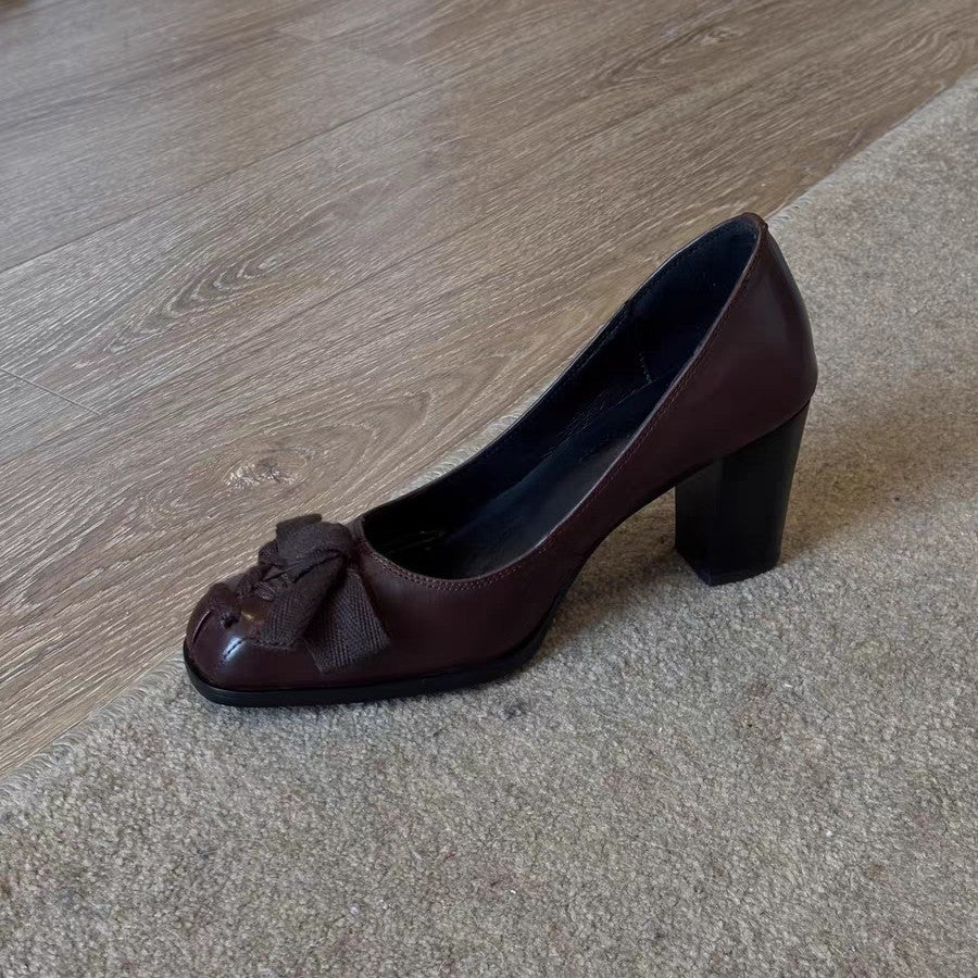 Damen elegante Pumps mit modischer Schleifenapplikation und bequemem Blockabsatz EB