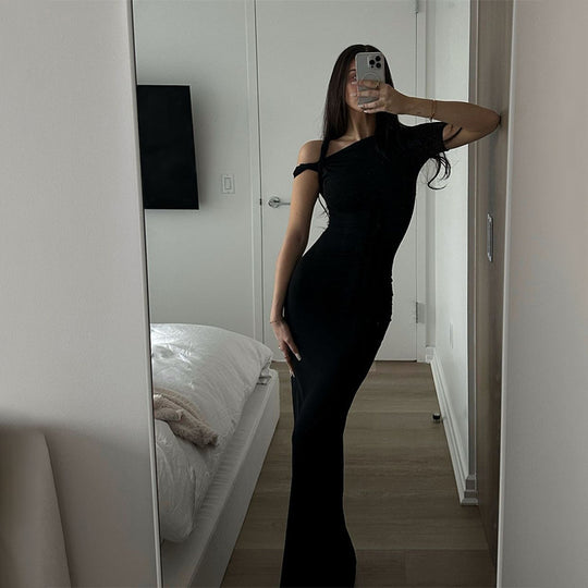 Damen Elegantes und figurbetontes Maxikleid mit zartem Schulterdesign EB