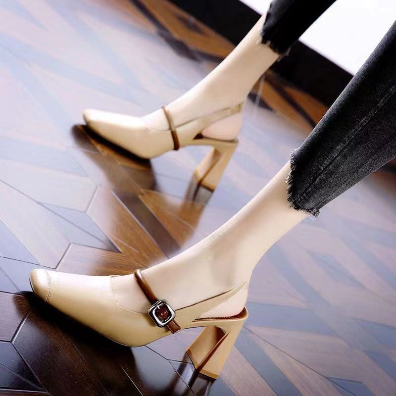 Damen Slingback-Pumps mit elegantem Blockabsatz und dekorativem Riemen EB