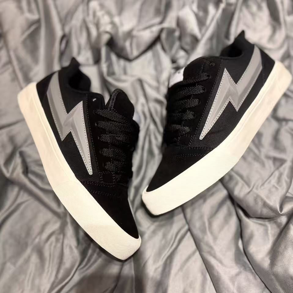 Damen Sportliche Sneakers mit dynamischem Blitzdesign EB