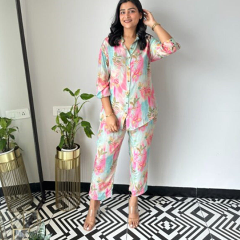 Damen luxuriöses Pyjama-Set mit floralem Design und knöpfbarem Oberteil EB
