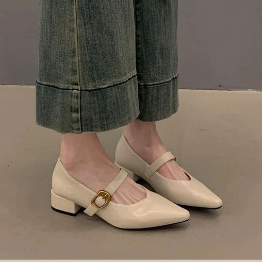Damen elegante Pumps mit glänzendem Riemchen EB
