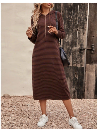 Damen Strickkleid mit Kapuze und seitlichen Taschen EB