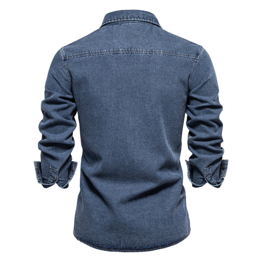 Herren nan tailliertes Jeanshemd mit Kentkragen, aufgesetzten Brusttaschen und Kontraststeppung EB
