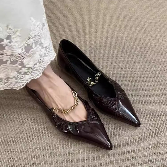 Damen elegante spitze Ballerinas mit dekorativem Kettenriemen EB