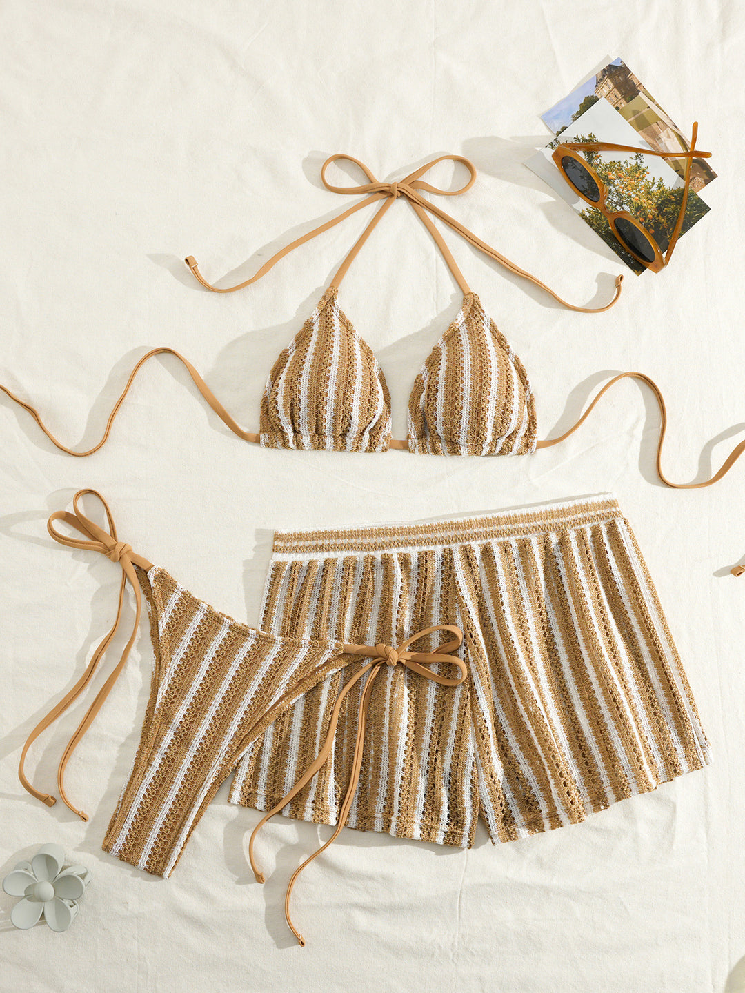 Damen Bikinikombination mit gestreiftem Design und lässigen Shorts EB