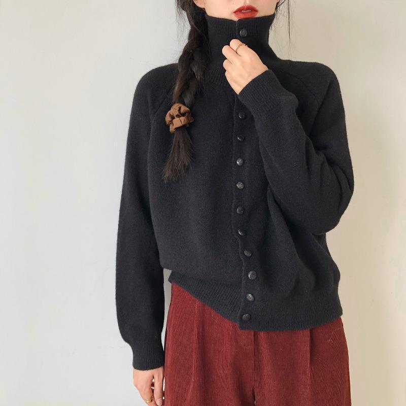 Damen Strickjacke mit modernem Rollkragen und Knopfdetails EB