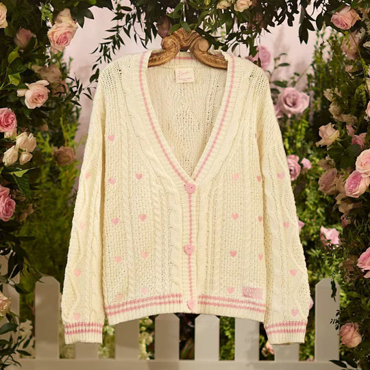 Damen nan grob gestrickter V-Ausschnitt-Cardigan mit Herzapplikationen und dekorativen Herzknöpfen EB