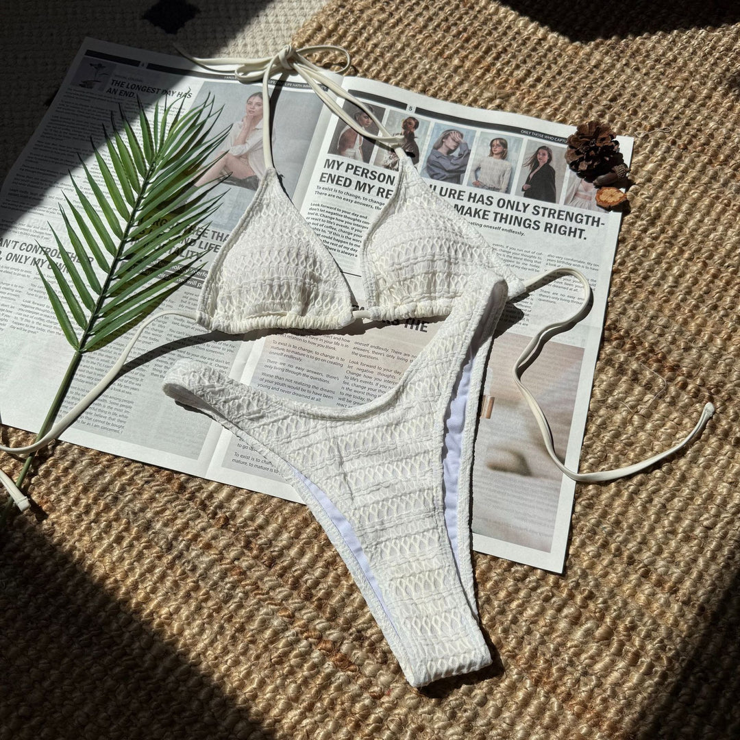 Damen Triangel-Bikini mit strukturierter Oberfläche und verspielten Trägern EB