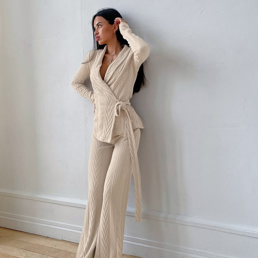 Damen Strickanzug im modernen Look mit eleganten Details EB