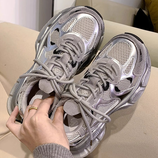 Damen Sportliche Sneakers mit Mesh-Obermaterial und reflektierenden Akzenten EB