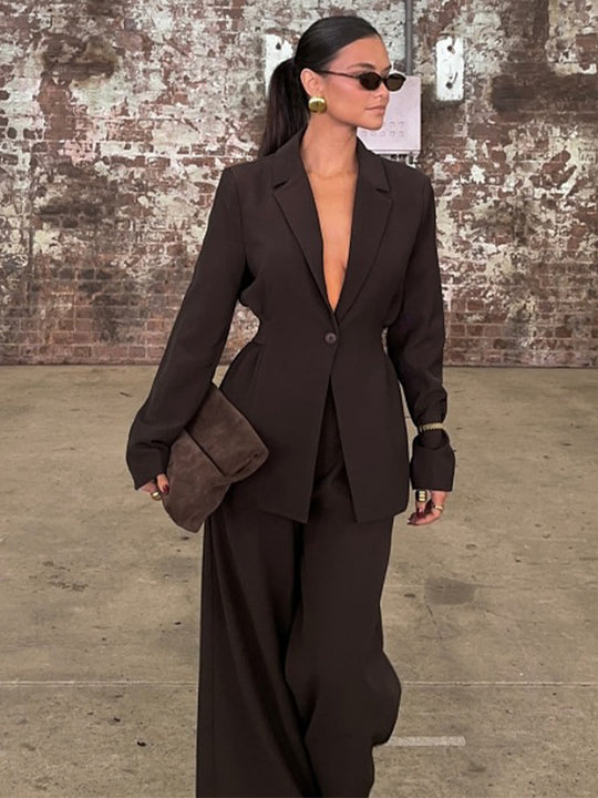 Damen Blazer mit tiefem V-Ausschnitt und eleganter Silhouette EB