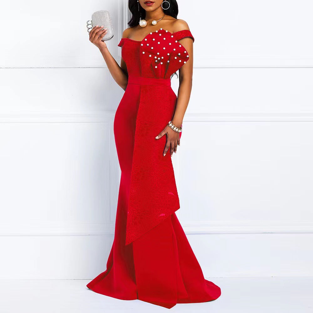 Damen Abendmaxikleid mit off-shoulder Design und luxuriösen Spitze-Applikationen EB