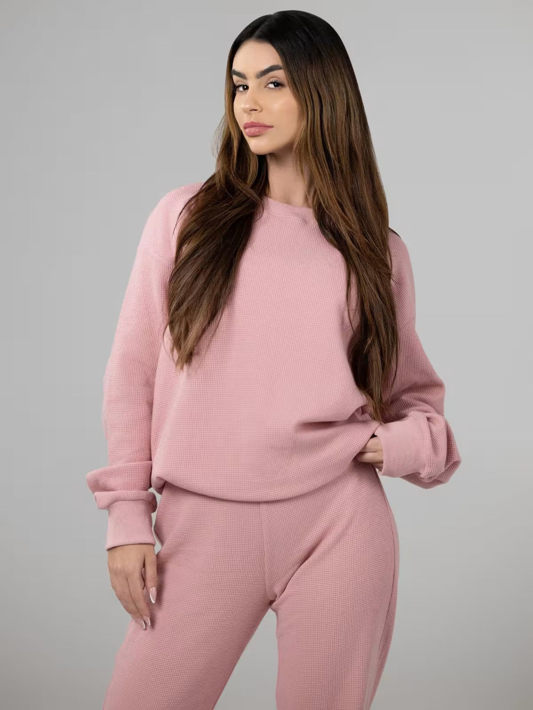 Damen geräumiges Waffelstrick-Loungewear-Set mit Rundhalsausschnitt und Tunnelzughose Eichborn Berlin