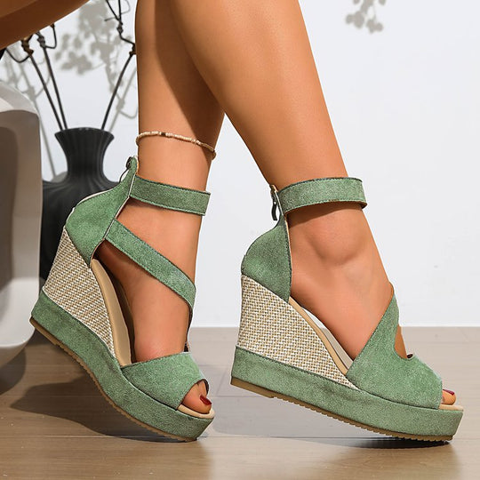 Damen Wedge-Sandalen mit elegantem Schnitt und modischen Riemen EB