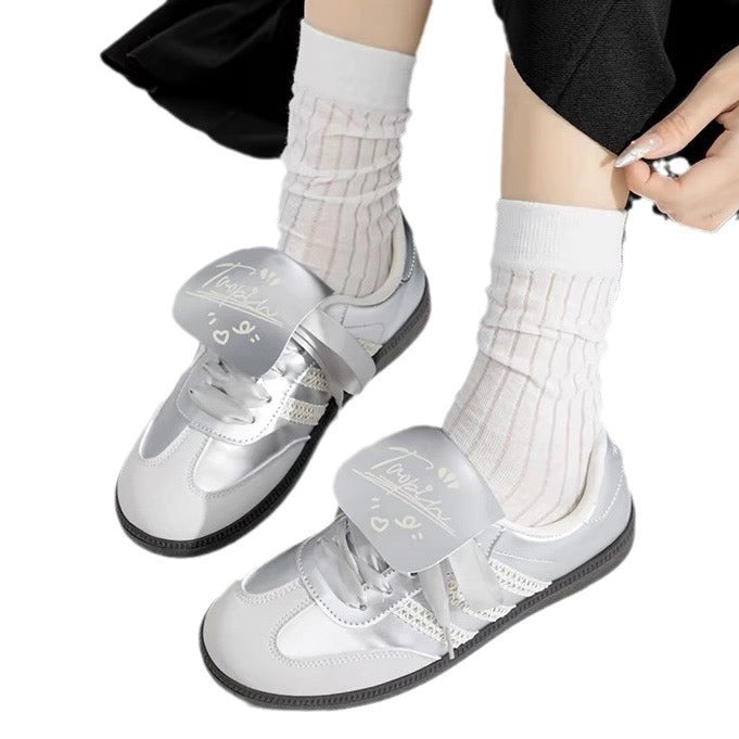 Damen Sneaker mit glänzendem Obermaterial und einzigartigem Design EB
