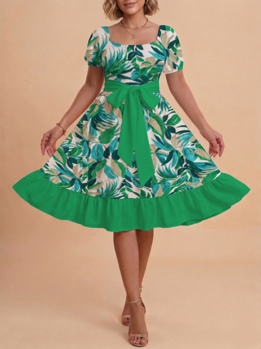 Damen Kleid mit tailliertem Schnitt und verspieltem Blumenmuster EB