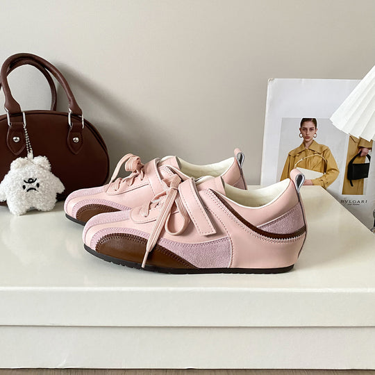 Damen Bequeme Sneaker mit elegantem Obermaterial und modischen Schnürdetails EB