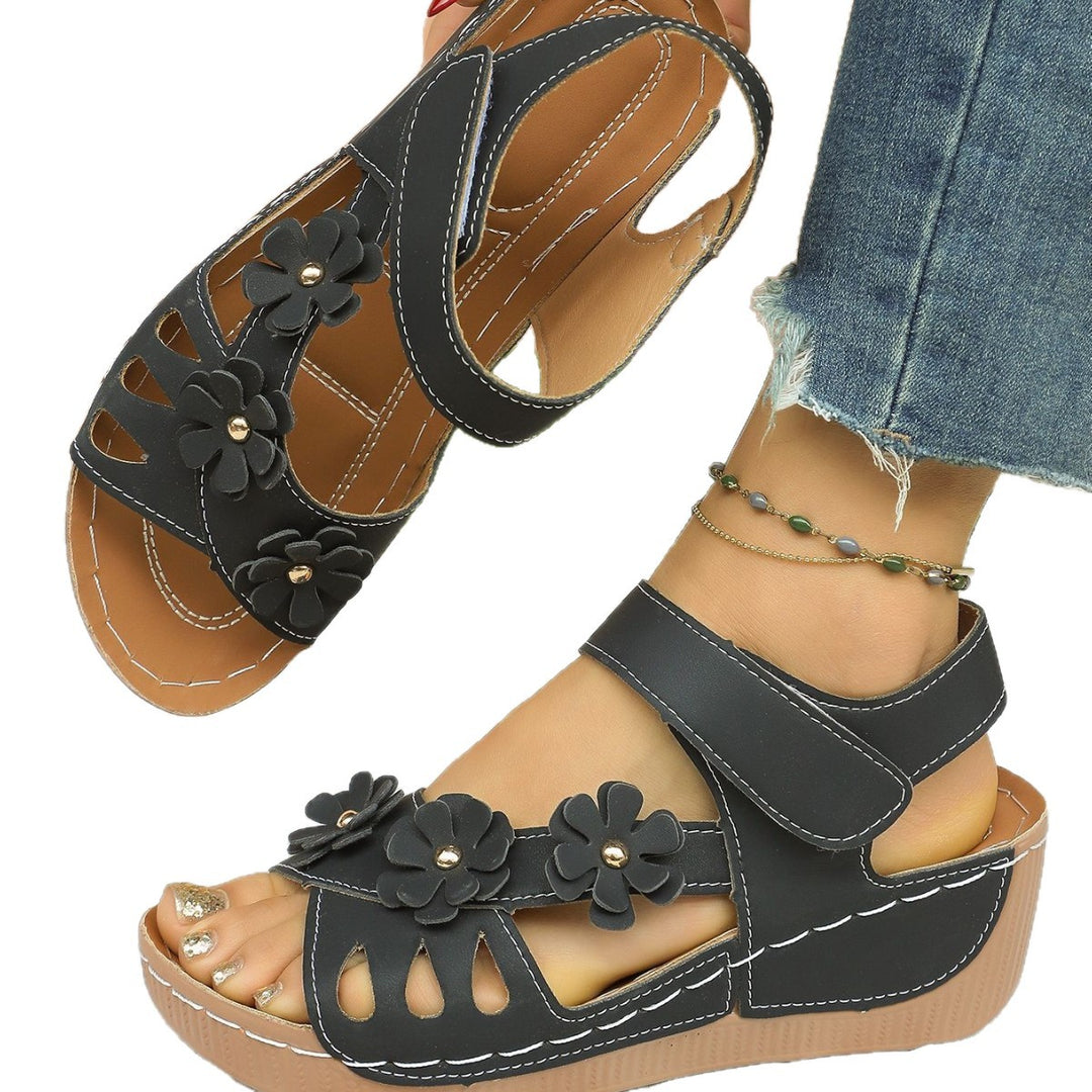 Damen komfortable Riemchen-Sandalen mit dekorativen Blumenapplikationen EB