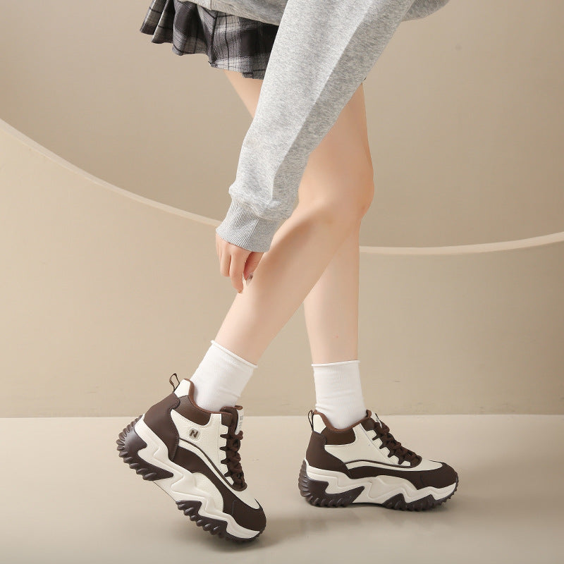 Damen Sportliche High-Top Sneakers mit robustem Profil und dynamischem Design EB
