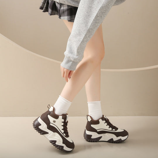 Damen Sportliche High-Top Sneakers mit robustem Profil und dynamischem Design EB