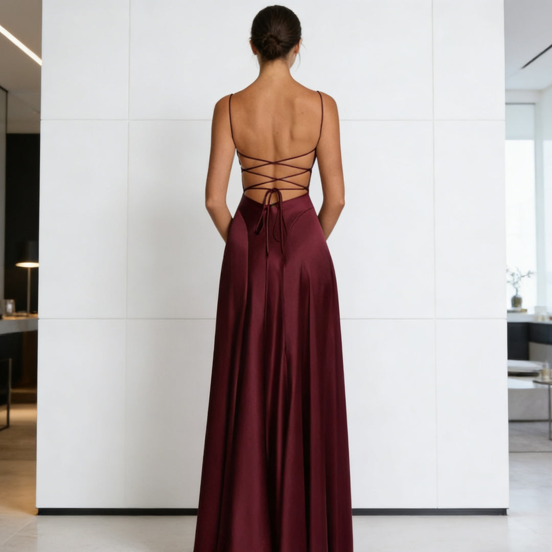 Damen Elegantes satin Abendkleid mit tailliertem Schnitt und schmalen Trägern EB