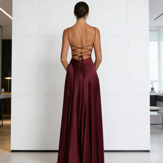 Damen Elegantes satin Abendkleid mit tailliertem Schnitt und schmalen Trägern EB