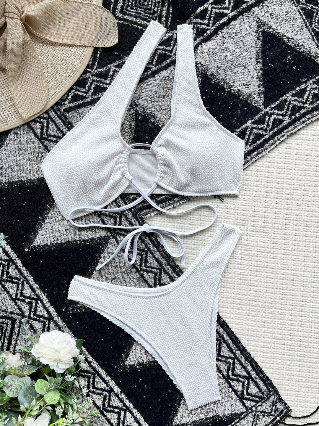 Damen Trendiger Monokini mit asymmetrischem Schnitt und raffiniertem Ringdetail EB