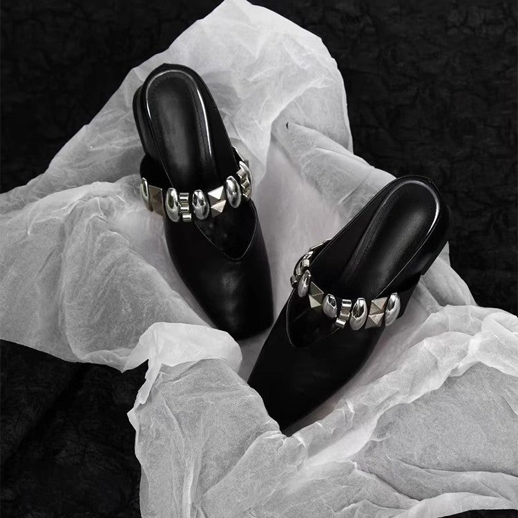 Damen Mules mit glamourösen Nieten und glänzender Oberfläche EB