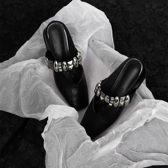 Damen Mules mit glamourösen Nieten und glänzender Oberfläche EB