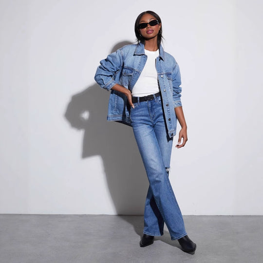 Damen Oversized Denimjacke im lässigen Schnitt mit aufgesetzten Taschen EB