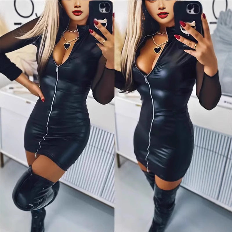Damen enger Mini-Jumpsuit aus Kunstleder mit transparenten Ärmeln und aufwendigem Reißverschluss EB