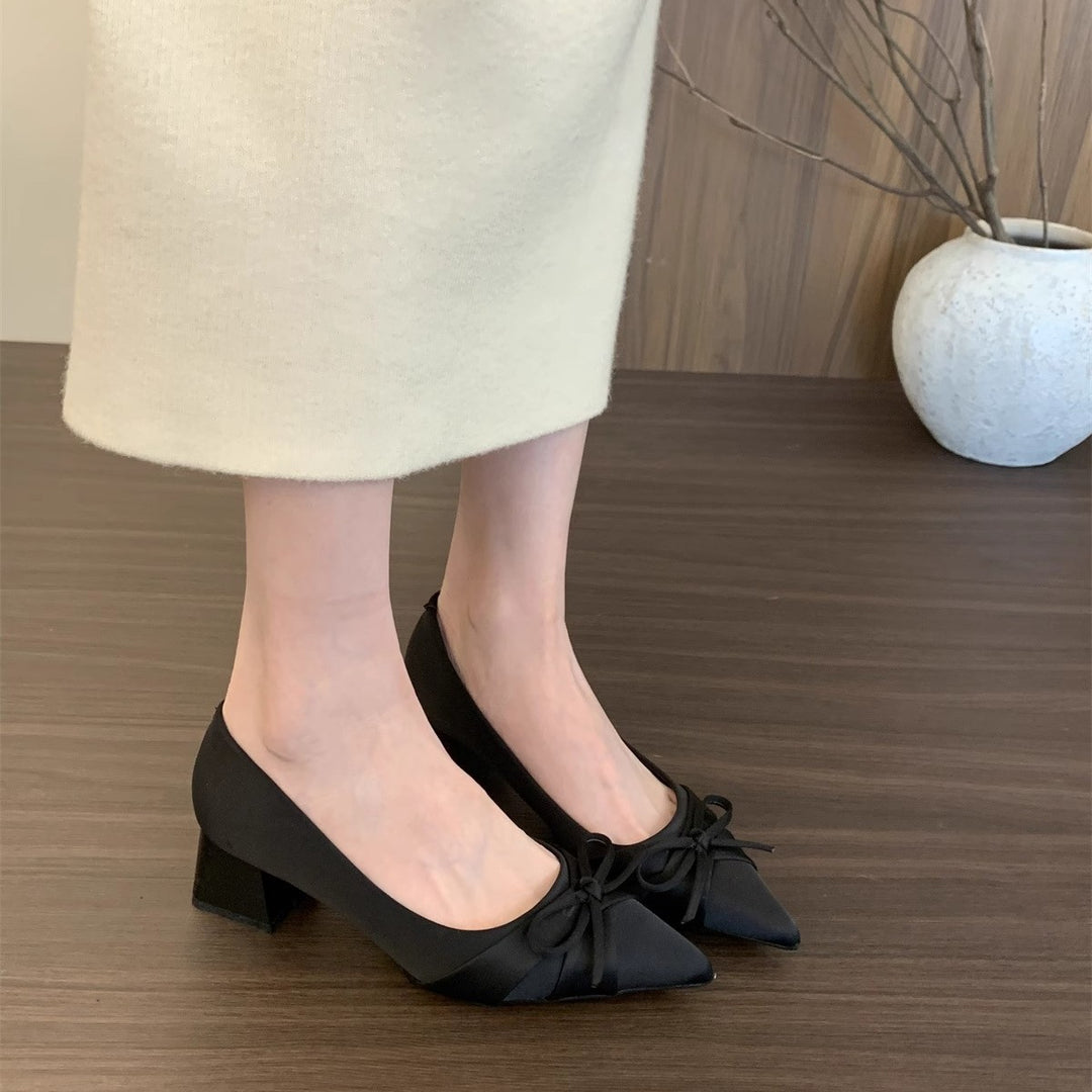 Damen elegante Ballerina-Pumps mit modischem Schleifendesign und stabiler Absatzhöhe EB
