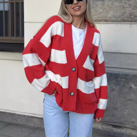 Damen kuschelige Strickjacke mit auffälligem Streifenmuster und praktischen Taschen EB