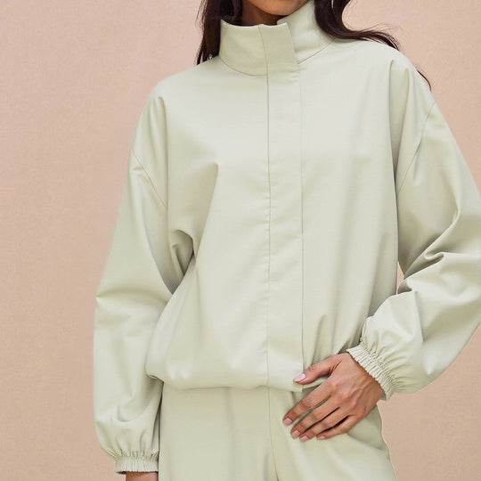 Damen Oversize-Trainingsset mit Stehkragen Ballonärmeln und weiten Kordelhosen Eichborn Berlin