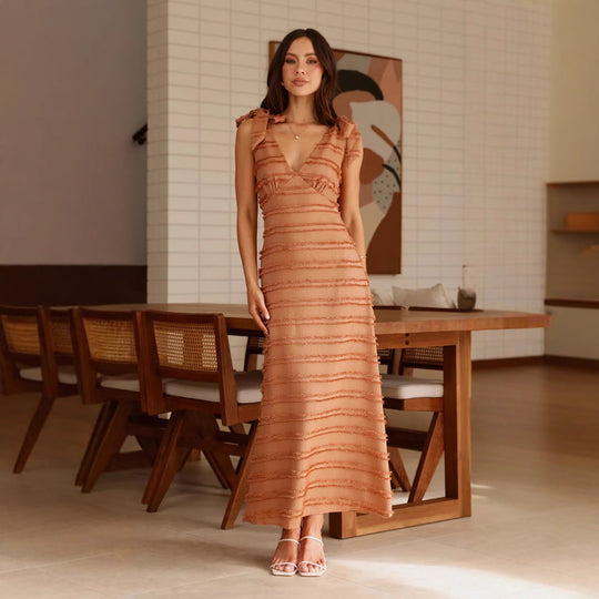Damen Maxikleid mit elegantem Drapierungsdesign und Rüschenakzenten EB