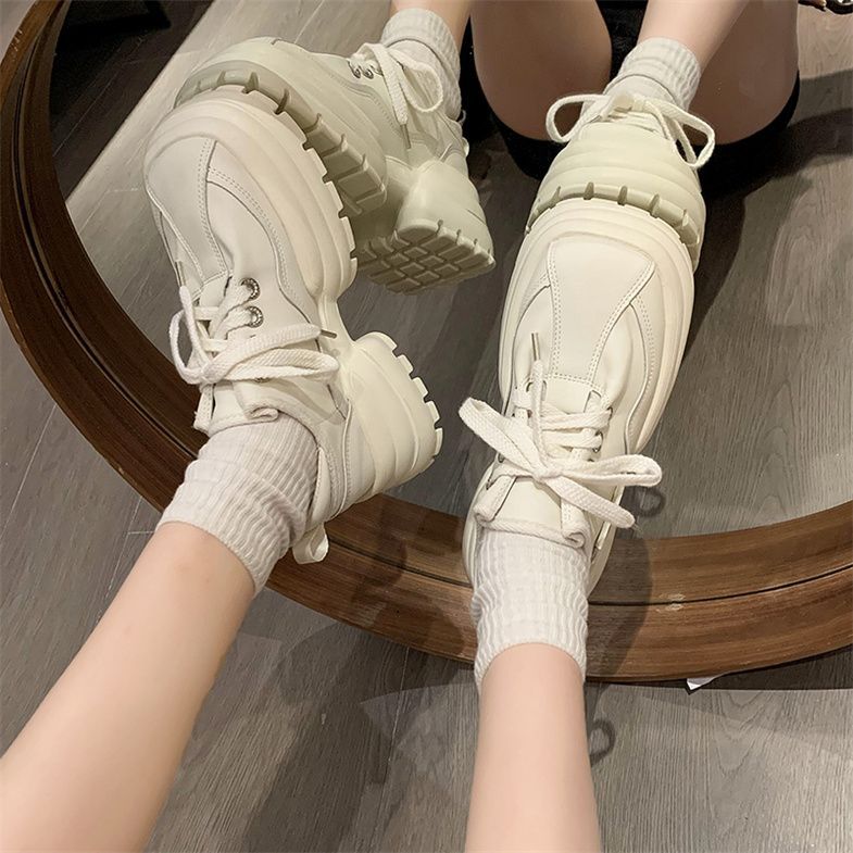 Damen Sneakers mit futuristischem Design und dämpfender Komfortsohle EB