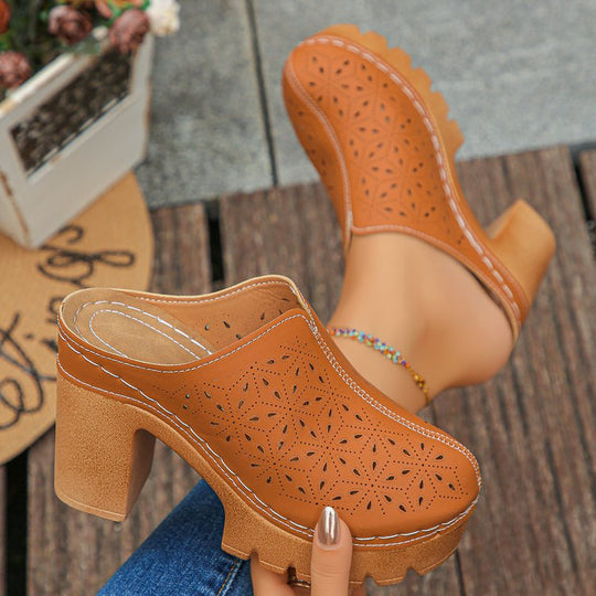 Damen Offene Clogs mit floralem Cut-Out Design und klobigem Absatz EB