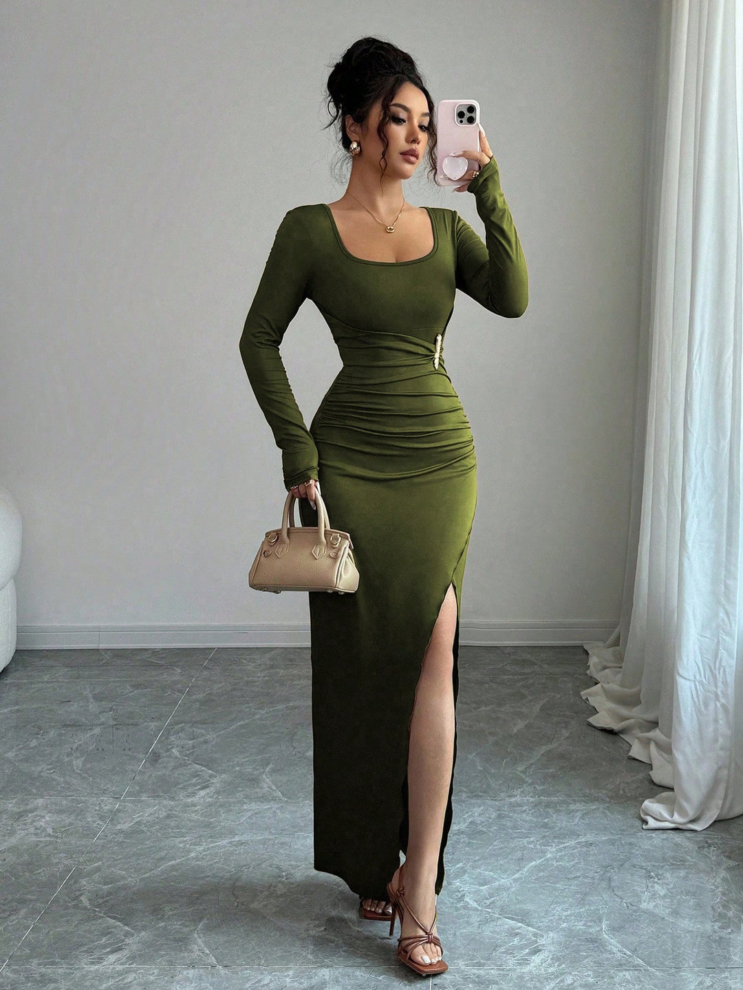 Damen nan körpernahes Maxikleid mit Quadratausschnitt, taillierter Raffung und hohem Seitenschlitz EB