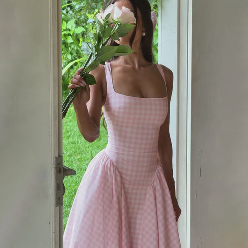 Damen Sommerliches Maxikleid mit Karo-Design und seitlichen Raffungselementen EB