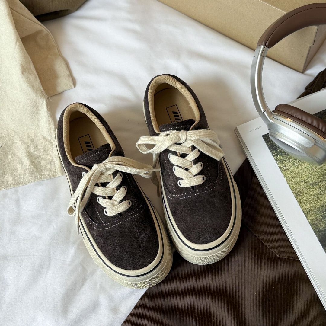 Damen Sneakers mit klassischer Schnürung und robustem Gummiboden EB