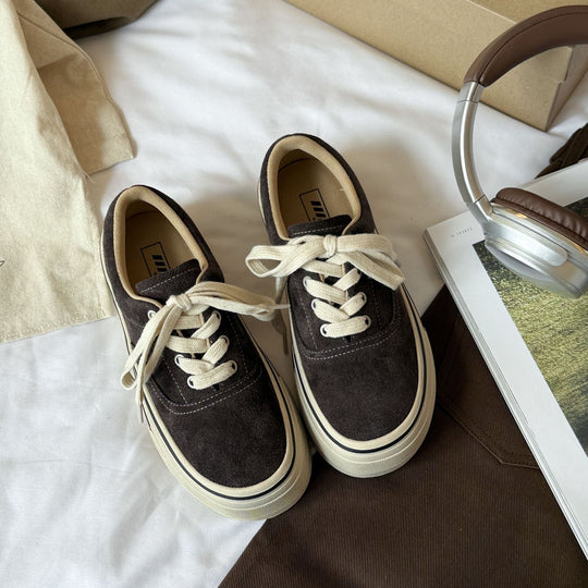 Damen Sneakers mit klassischer Schnürung und robustem Gummiboden EB