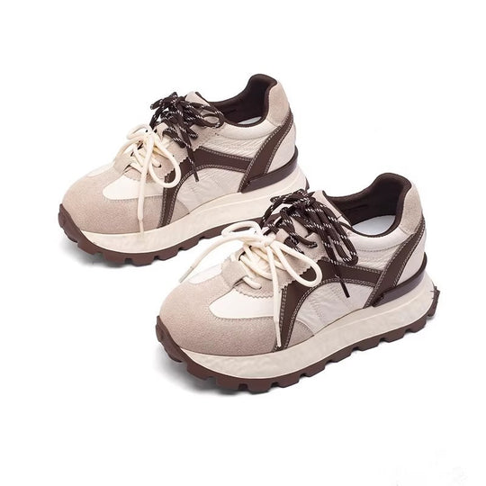 Damen Sportliche Sneakers mit hochelastischer Sohle und modischen Akzenten EB