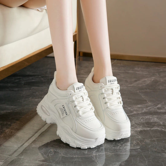 Damen Sportliche Chunky Sneakers mit gehobenem Komfort und trendiger Profilsohle EB