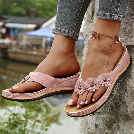Damen Komfortable und stilvolle Riemchen-Sandalen mit floralem Design EB