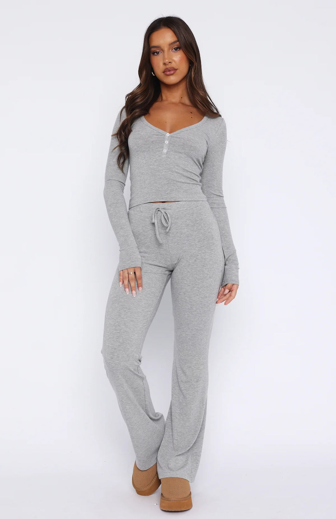 Damen Loungewear-Anzug aus weichem Rippstoff mit Knopfleiste und elastischem Bund EB