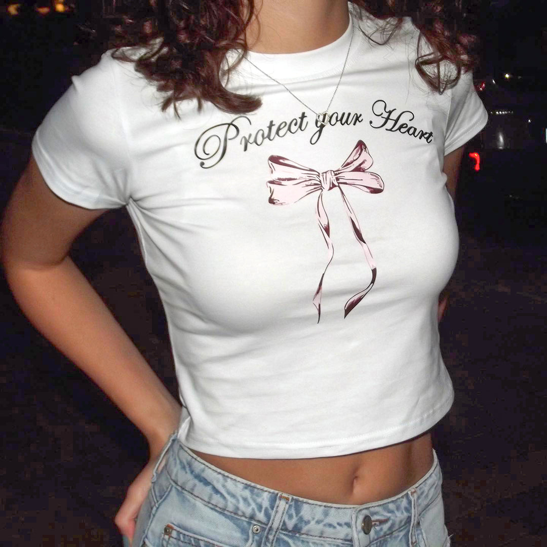 Damen Crop-Top mit kreativem Schleifenmotiv und inspirierendem Schriftzug EB
